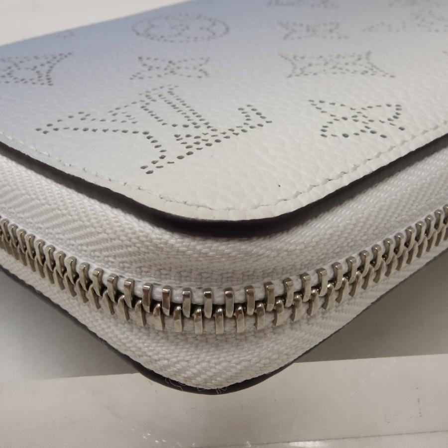 LOUIS VUITTON（ルイ・ヴィトン） 長財布 マヒナ ジッピーウォレット