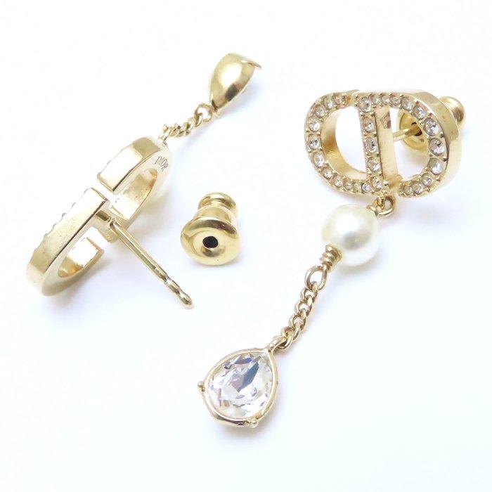 Christian Dior（クリスチャン・ディオール） Petit CD ピアス ライン