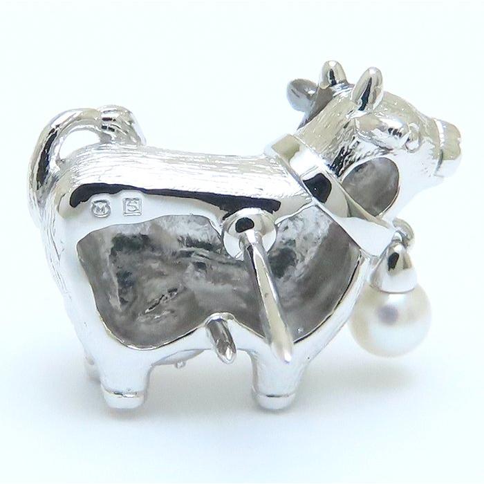 【 最終価格！ 】ミキモト　MIKIMOTO ピンブローチ　牛　丑　新品・未使用 MIKIMOTO（ミキモト） 牛モチーフ ピンブローチ シルバー 真珠 ベビー
