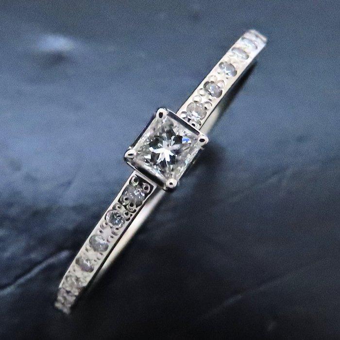 美品VENDOMEAOYAMA ダイヤモンドリングpt950 ダイヤ0.16 VENDOME AOYAMA（ヴァンドーム青山） ダイヤモンド リング 指輪