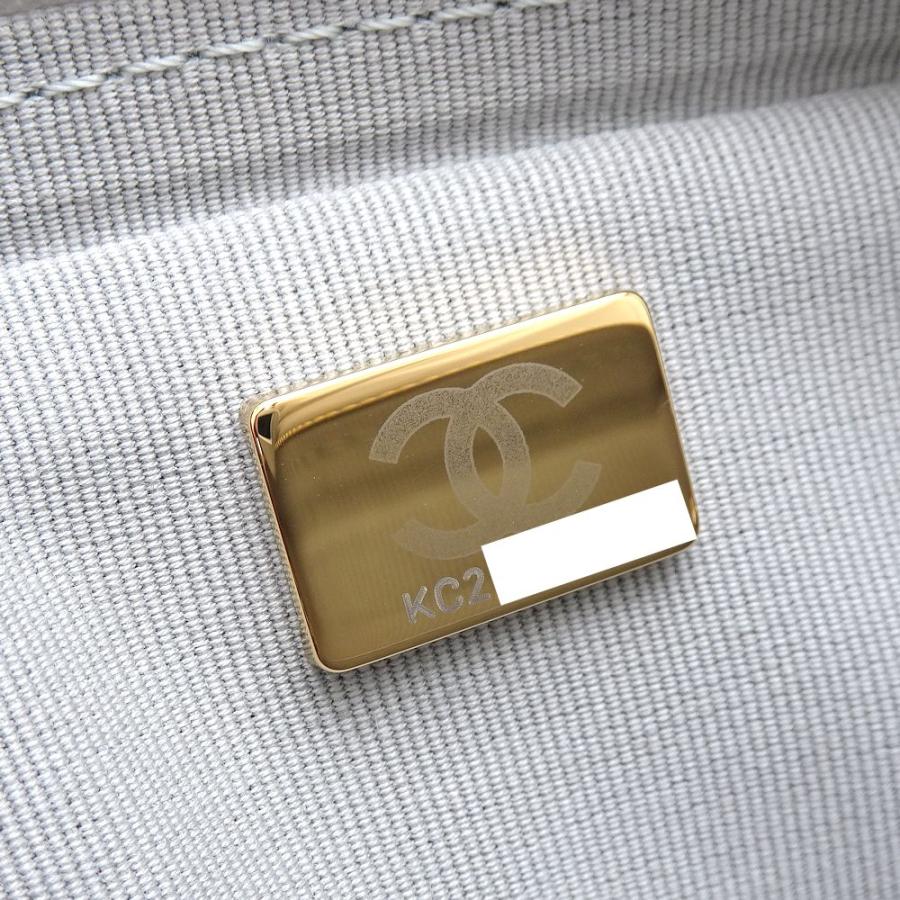 【美品】CHANELバック CHANEL（シャネル） （未使用 展示品）シャネル シェブロン Vステッチ