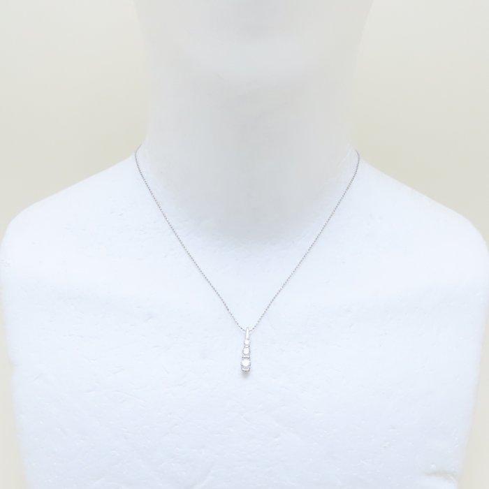 ダイヤモンド ネックレス スリーポイントダイヤ 0.324ct/0.277ct Pt900 