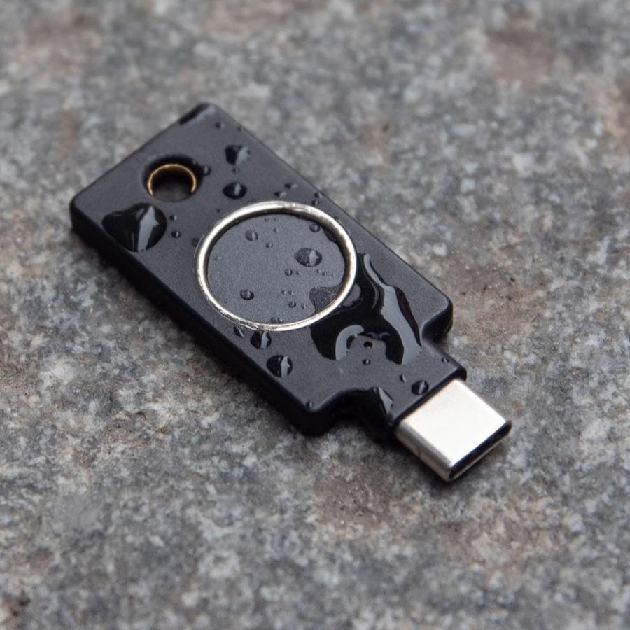 Yubico セキュリティキー　Yubikey 2個セット Amazon.com: Yubico - Security Key NFC - Basic Compatibility