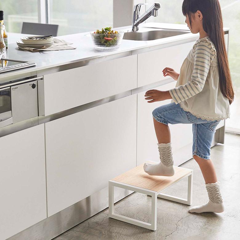 踏み台 Tower ホワイト ブラック タワー 山崎実業 ステップ おしゃれ ウッド Ok キッチン雑貨shopガンバレ奥さん 通販 Yahoo ショッピング