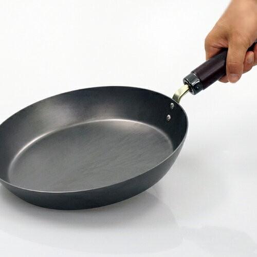 【おすすめ】新品未使用 リバーライト 極JAPAN 厚板 28cm たわし付き RIVER LIGHT リバーライト 極JAPAN 厚板 鉄フライパン 28cm ガス火・IH