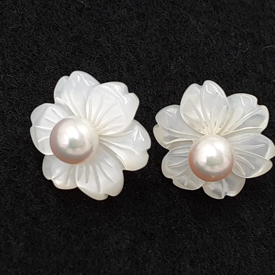 TASAKI 真珠 スタッドピアス TASAKI（タサキ） 田崎真珠 ピアス 真珠 シェル K14WG 2.57g 花