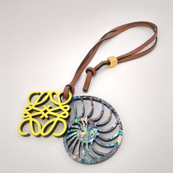 美品　百貨店購入　ロエベ  アナグラム　レザー　チャーム a*a様 LOEWE ロエベ アナグラム レザー チャーム 中古・古着通販