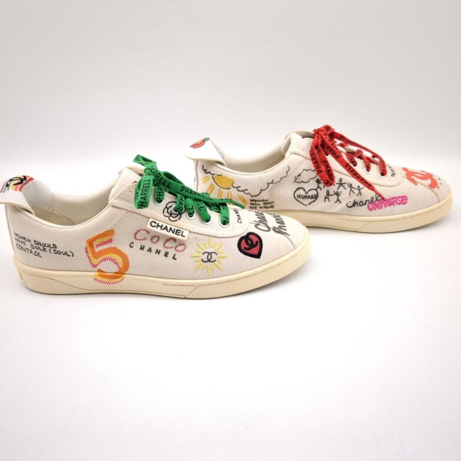 CHANEL シャネル×ファレル ウィリアムス スニーカー ホワイト CHANEL シャネル×ファレル ウィリアムス スニーカー ホワイト