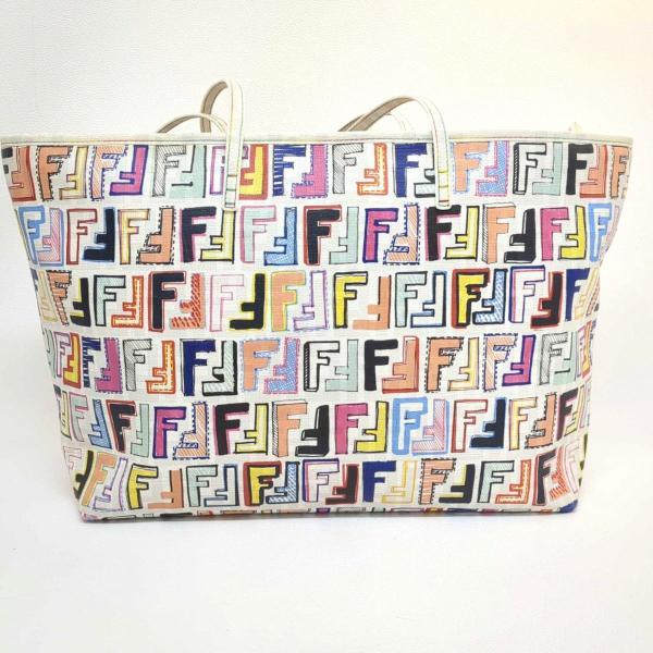 フェンディ ズッカ PVC マルチカラー 肩掛け トートバッグ ホワイト 大容量 FENDI（フェンディ） トートバッグ ズッカ マルチカラー ホワイト