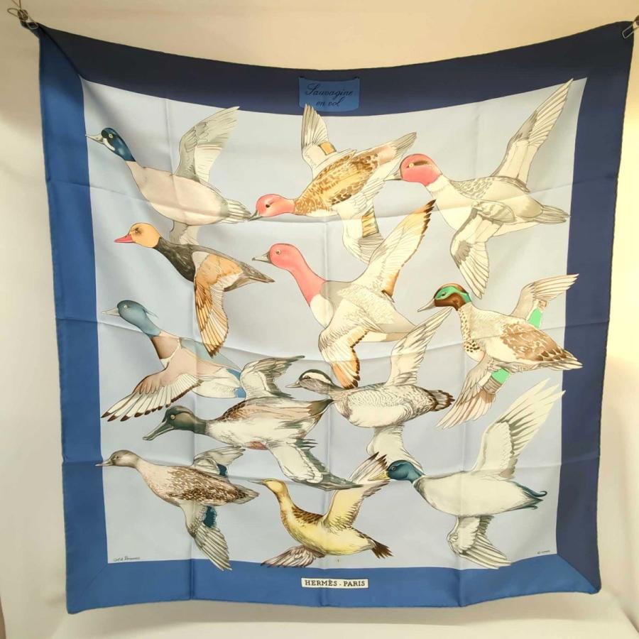 エルメス　カレ90 鳥　鴨 HERMES（エルメス） カレ90 スカーフ スカイブルー カモ 海を渡る鳥の