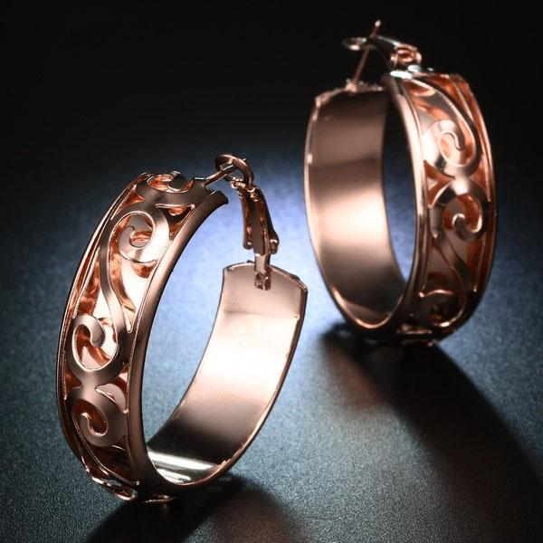 フープピアス 透かし彫り 彫刻 大きめ 幅太 ツタ模様 ボリューム