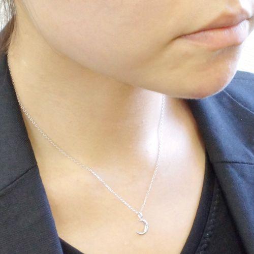 ネックレス レディース ペンダント きれいな三日月の中にダイヤが輝くペンダントネックレス 爆買の画像