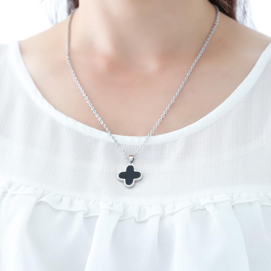 ロングネックレス クローバー 四葉 白蝶貝 黒蝶貝 カーネリアン ロングネックレス クローバー 四葉 白蝶貝 黒蝶貝 カーネリアン