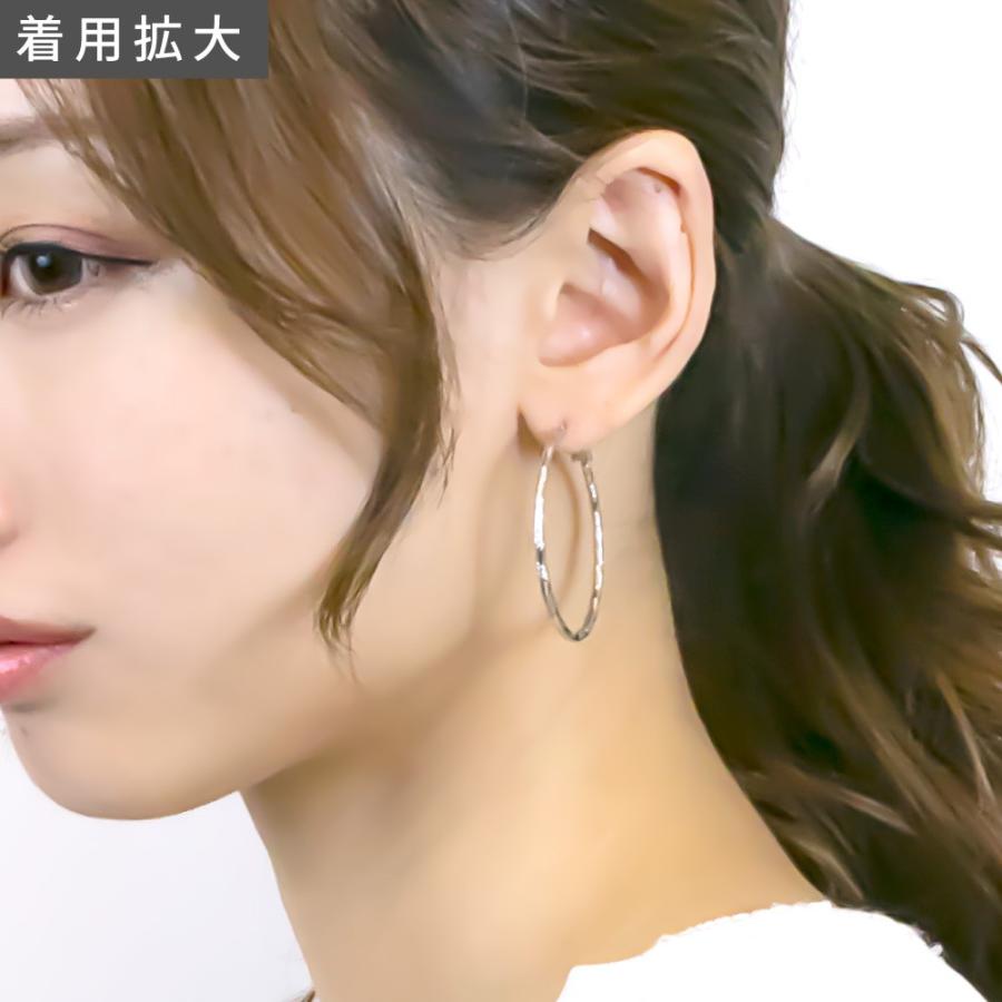 フープピアス 直径4cm ロープのような柄を刻みキラキラをアップ