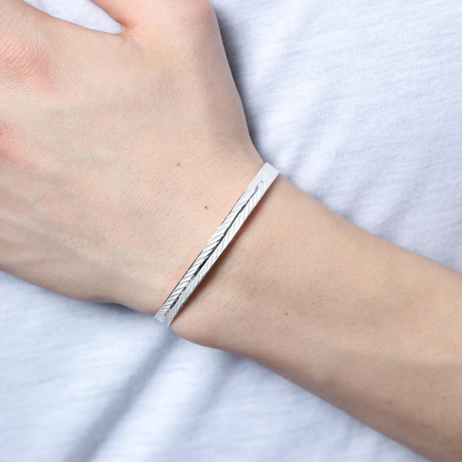 ブレスレット シルバー925製 フェザー 羽根 バングル 彫り 彫刻 模様