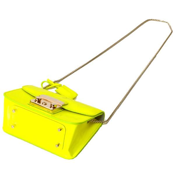 フルラ バッグ FURLA メトロポリス コーティング パテントレザー チェーン クロスボディ 斜めがけ ショルダー イエロー 225664 FURLA（フルラ） バッグ メトロポリス コーティング パテントレザー