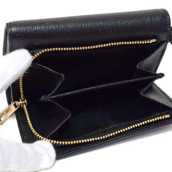 FURLAブラック三つ折り財布 金属ロゴ付き フルラ FURLA 財布 （ブラック） -アウトレット通販 ロコレット