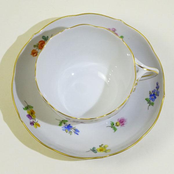 マイセン スキャタードフラワー 兼用カップソーサーとプレートのトリオ