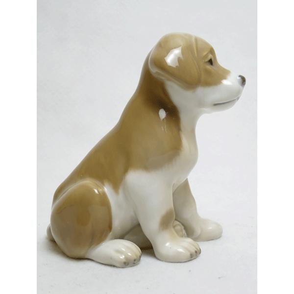 ロイヤルコペンハーゲン　ビーグル犬　伏せ　置物　陶磁器　フィギュリン　564 ロイヤルコペンハーゲン ビーグル犬 伏せ 置物 陶磁器 フィギュ