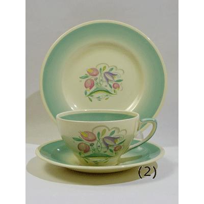 スージークーパー ドレスデンスプレイ グリーン トリオ カップソーサーとプレート 2 貫入有り プレゼント