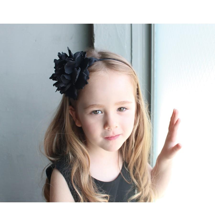 カチューシャ 結婚式 ヘアアクセサリー 花 コサージュ フォーマル 子供服 女の子 ブラック 黒 ホワイト 白 Rora 通販 Yahoo ショッピング