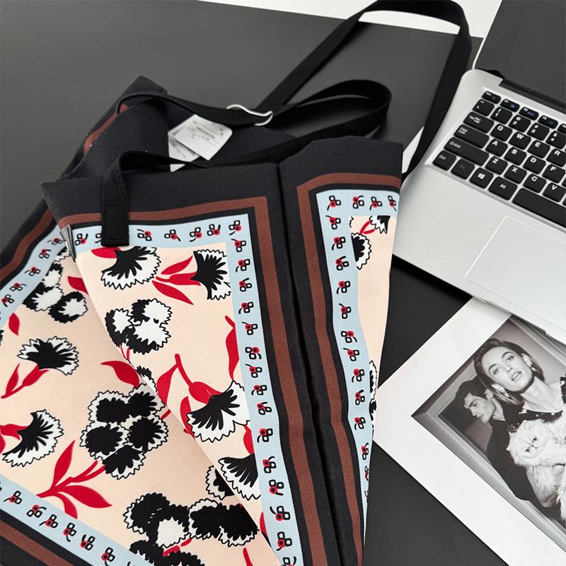 MARNI MARKET マルニカフェ限定商品 ベージュフラワー マルニ