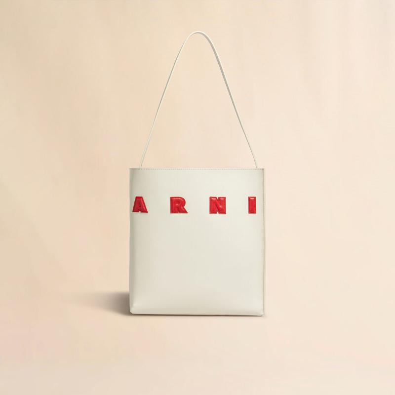 MARNI（マルニ） ホワイト パッチ付き レザー製 Museo スモール 