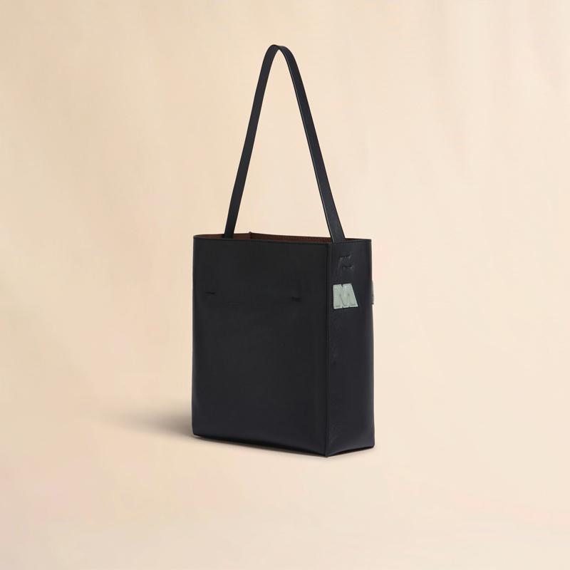 MARNI（マルニ） ブラック パッチ付き レザー製 Museo スモール