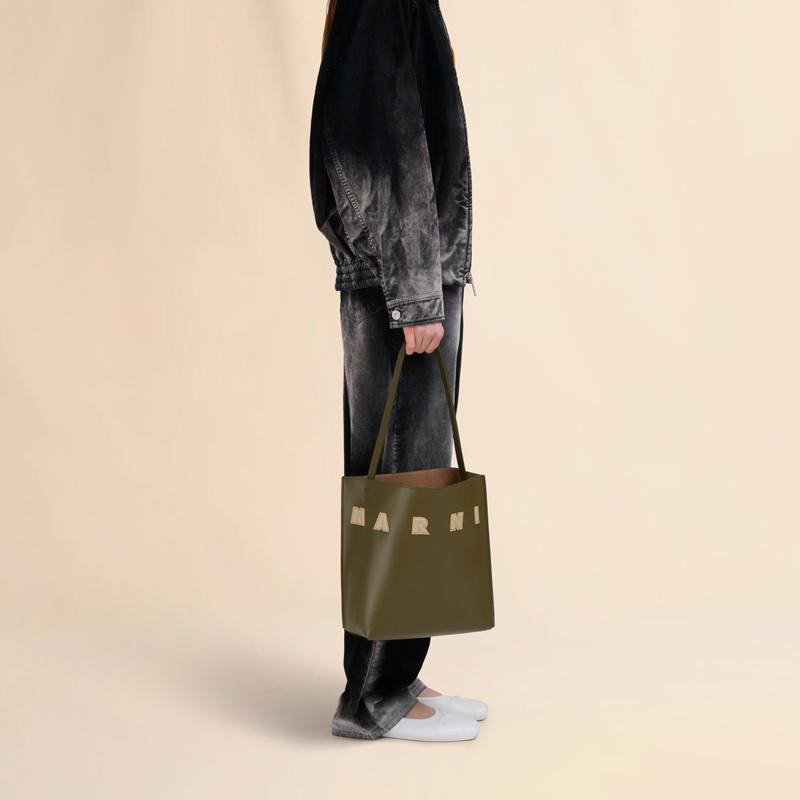 MARNI（マルニ） ディープグリーン レザー製 Museo スモールホーボー