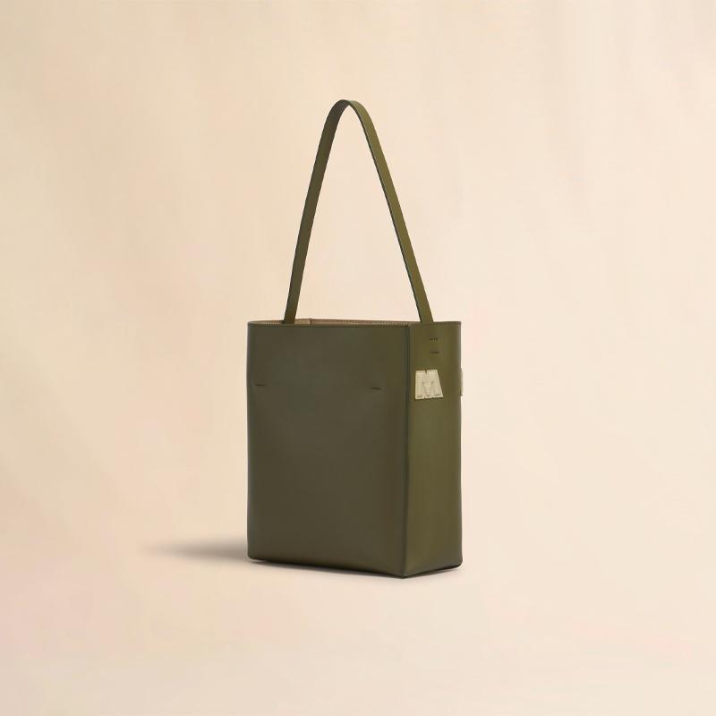 MARNI（マルニ） ディープグリーン レザー製 Museo スモールホーボー