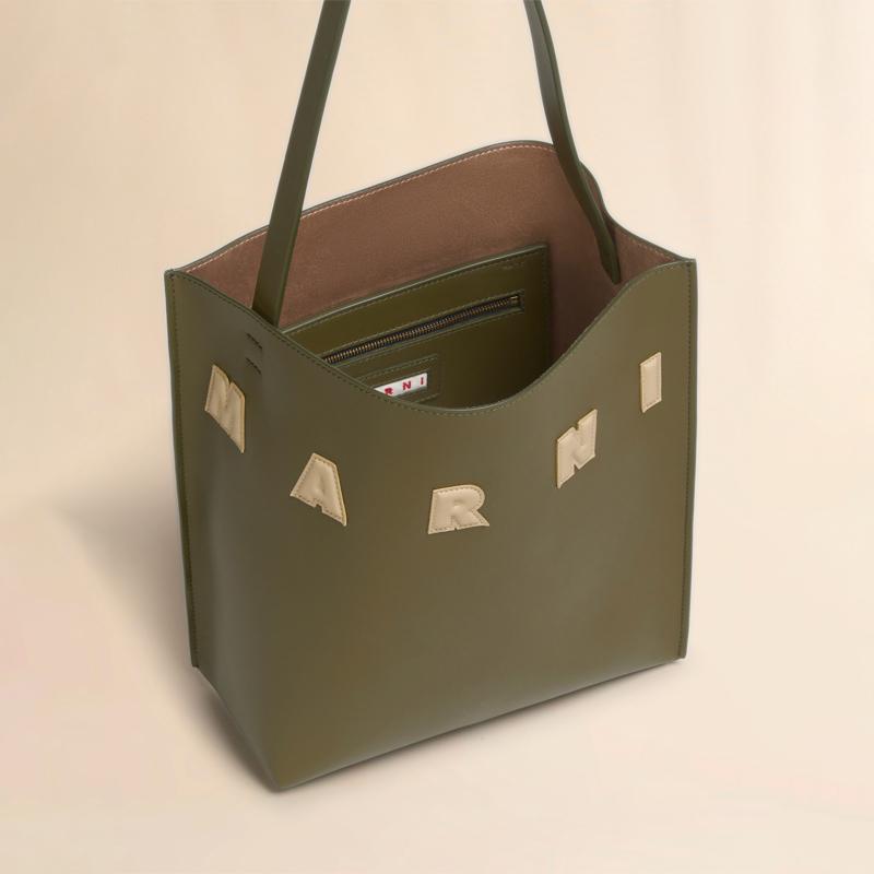 MARNI（マルニ） ディープグリーン レザー製 Museo スモールホーボー
