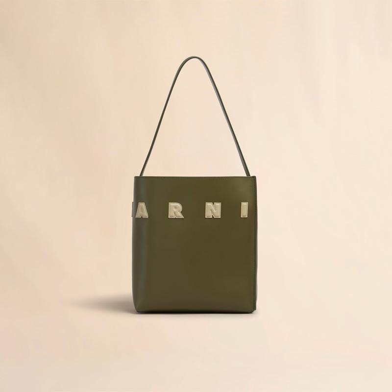 MARNI（マルニ） ディープグリーン レザー製 Museo スモールホーボー