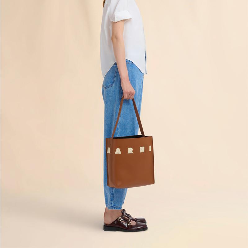 MARNI（マルニ） ブラウン ホワイト レザー製 Museo スモールホーボー