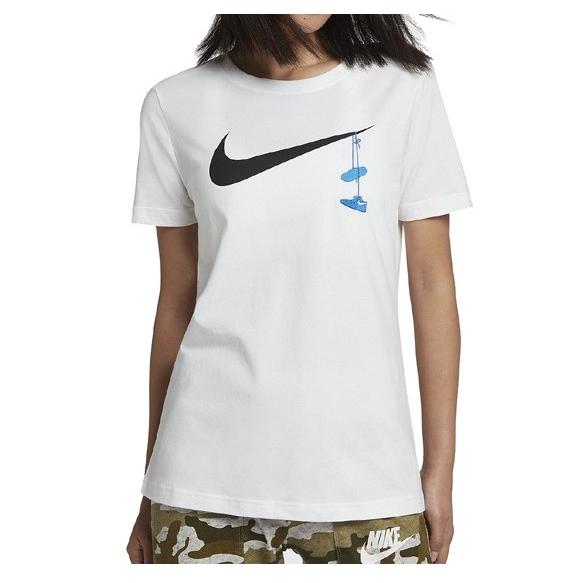 Nike ナイキ レディース ウェア トップス Tシャツ 刺繍 ビッグロゴ スウッシュ シューズ Tシャツ 010 ピノスポーツpinosports 通販 Yahoo ショッピング
