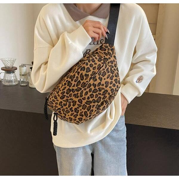 シュプリーム　ウエストバッグ　ショルダーバッグ　レオパード　ヒョウ　美品 FW17 Supreme Leopard Fleece Waist Bag - ウエストバッグ (Supreme