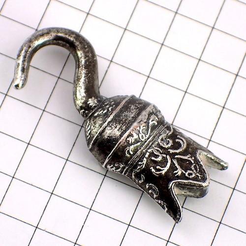 ピンバッジ・パイレーツ海賊の義手ピューター製◇フランス限定ピンズ