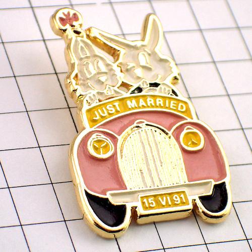 ピンバッジ・ハネムーン新婚ウサギのカップル車ピンク色 JUST-MARRIED