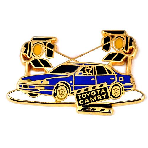 ピンバッジ・トヨタ青い車カムリ映画スポットライト小道具 TOYOTA