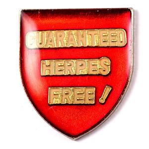 ピンバッジ・英語メッセージ赤い紋章◇フランス限定ピンズ◇レアな