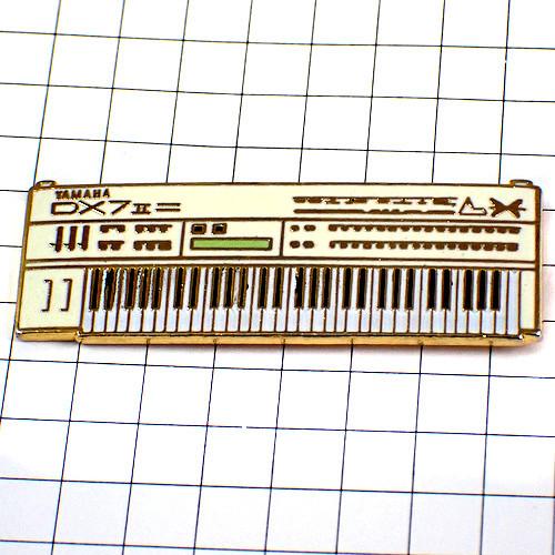 ピン記章・ヤマハ陰電子洋琴DX７快い音鍵盤インストゥルメント◆フランス共和国押さえるピンズ◆レアなヴィンテージものいの一番記章 楽器、手芸、コレクション-ビンテージおもちゃ
