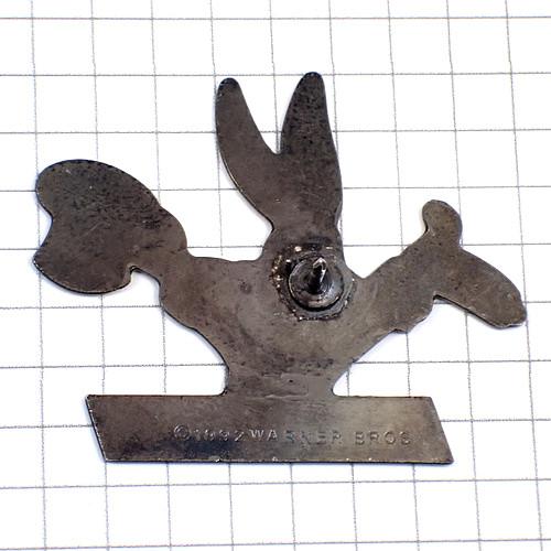 ピンバッジ・バックスバニー蝶ネクタイ漫画チーズ笑う牛◇フランス限定