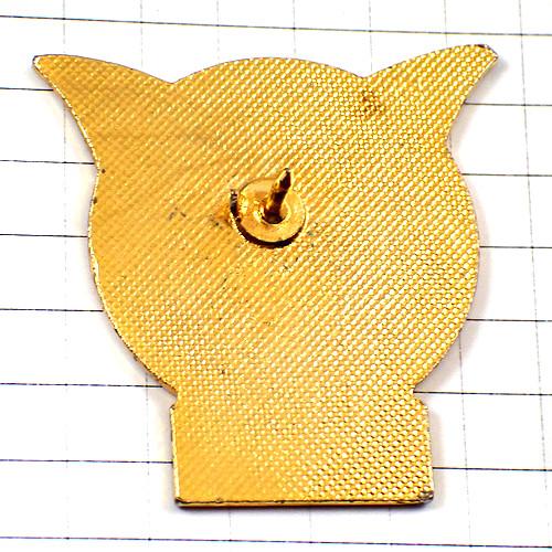 ピンバッジ・悪魔コウモリ女レータード赤 CHAUVE-SOURIS POUDREY