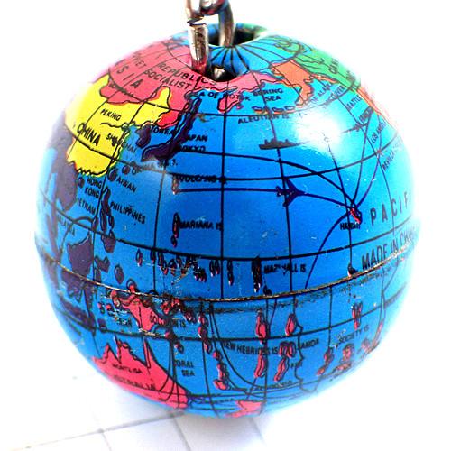 キーホルダー・地球儀カラフル世界地図◇フランス限定ポルトクレ◇レア