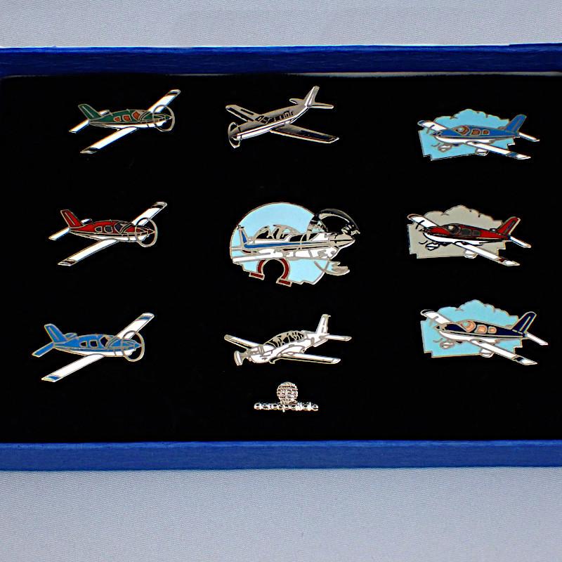 CLIVEDON 飛行機ピンバッチ15個セット ピンバッジ・箱入りアエロスパシアル飛行機9個 AEROSPATIALE TOULOUSE
