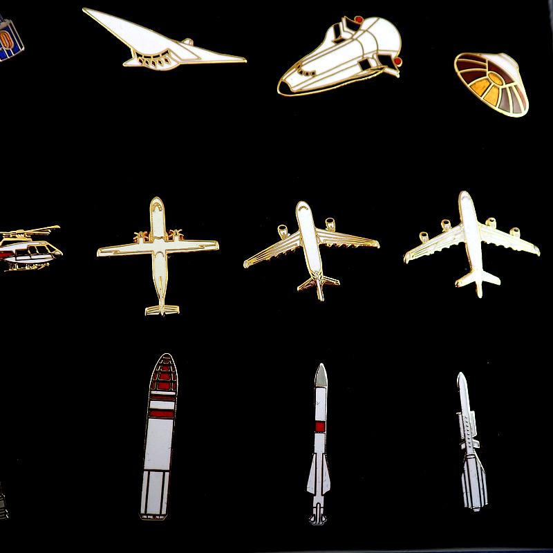 ピンバッジ・アエロスパシアル社18個セット人工衛星ロケット飛行機