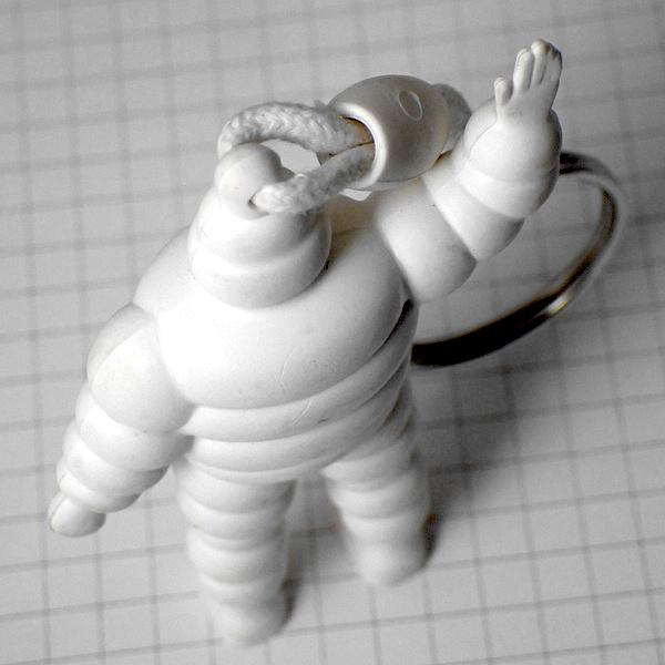 キーホルダー・ミシュラン社ビバンダムくんビブ車タイヤ BIBENDUM