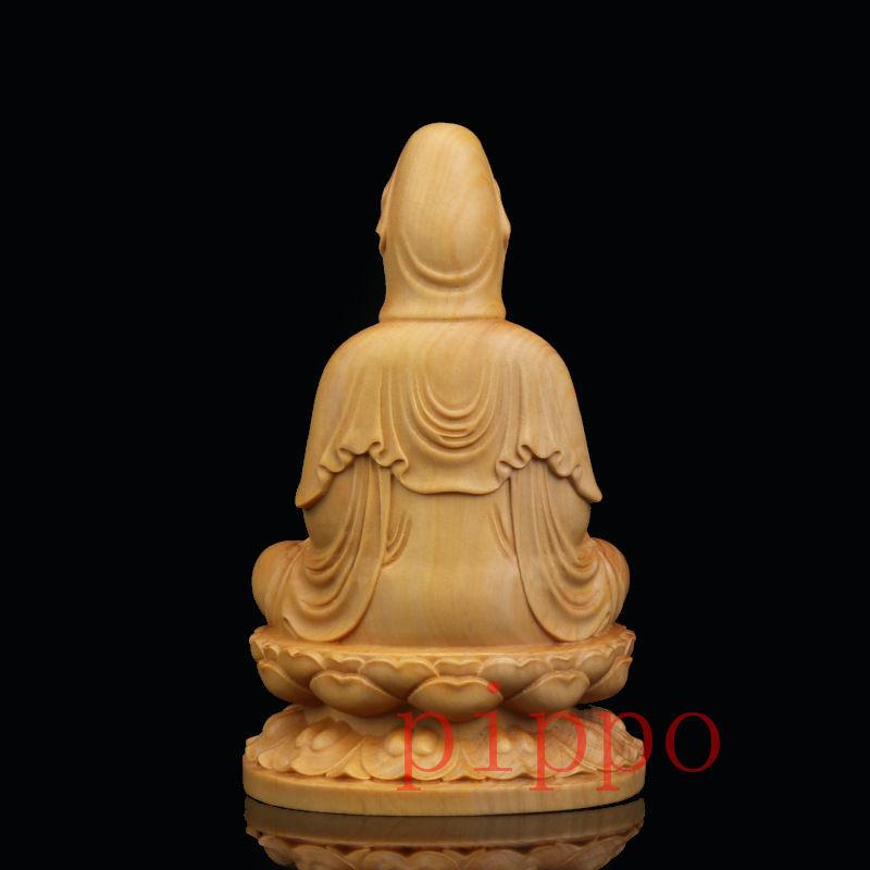 1本の木から彫られた、ダルマ様