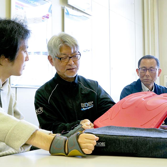 【新品】 エクスジェル ピロレーシング 車椅子用クッション アウルアクティブ 厚み6.5cm 【H7174690028】(25806円)