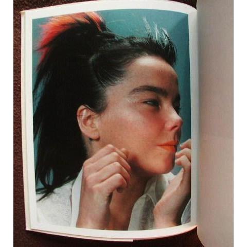ビョーク Bjork 洋書写真集 M M Paris Juergen Teller 荒木経惟 マーク ライデン アントン コービン Rankin David Sims 1213a40 ピストルブックス Pistolbooks 通販 Yahoo ショッピング