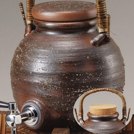 新品未使用品　信楽焼　焼酎サーバー　陶器製 蛇口付き　スタンド付　説明文付 楽天市場】信楽焼 焼酎サーバー 黒 ライン [一升・1.8L] ラジウム 鉱石